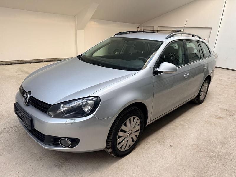 Silber Gebraucht 2012 VW Golf VI Trendline Kleinwagen | 1.900 € - Bild 1/4