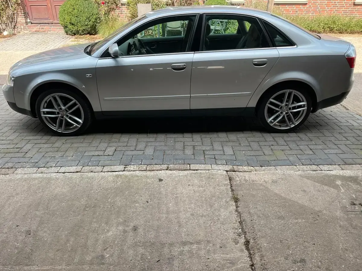 Gebraucht Audi A4 130 PS (95 kW) 2000 Silber Limousine