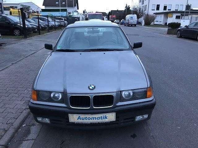 Gebraucht BMW 320 150 PS (110 kW) 1991 Grau Limousine