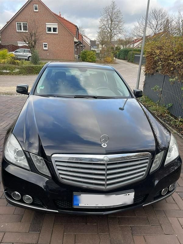 Gebraucht Mercedes E220 170 PS (125 kW) 2010 Schwarz Limousine
