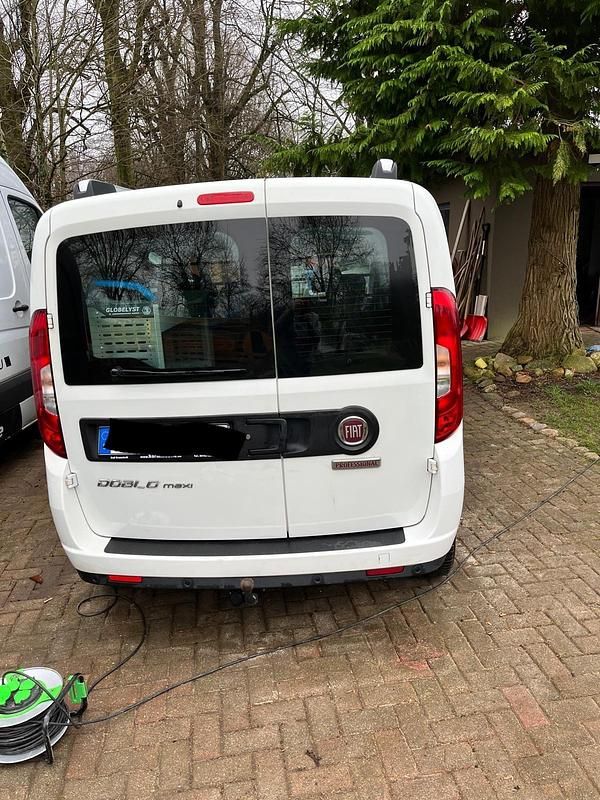 Gebraucht Fiat Doblò 105 PS (77 kW) 2019 Weiß Van / Kleinbus