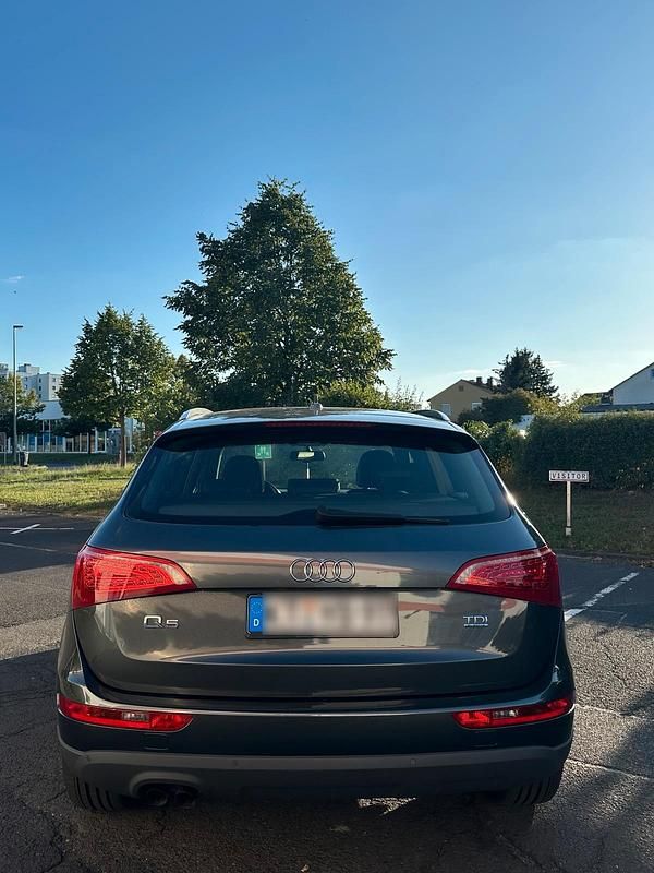 Grau Gebraucht 2012 Audi Q5 S-Line SUV | 18.000 € (Etwas zu teuer) - Bild 1/4