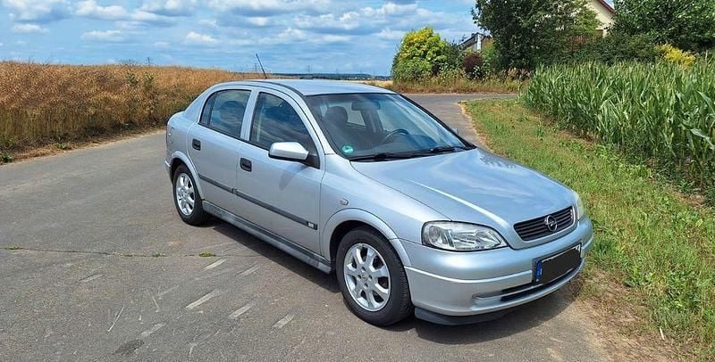 Silber Gebraucht 2001 Opel Astra Limousine | 3.100 € (Etwas zu teuer) - Bild 1/4