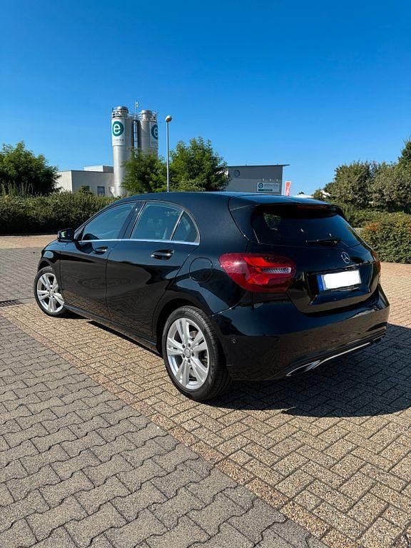Gebraucht 2017 Mercedes A180 Urban Limousine | 13.500 € (Guter Preis) - Bild 1/4