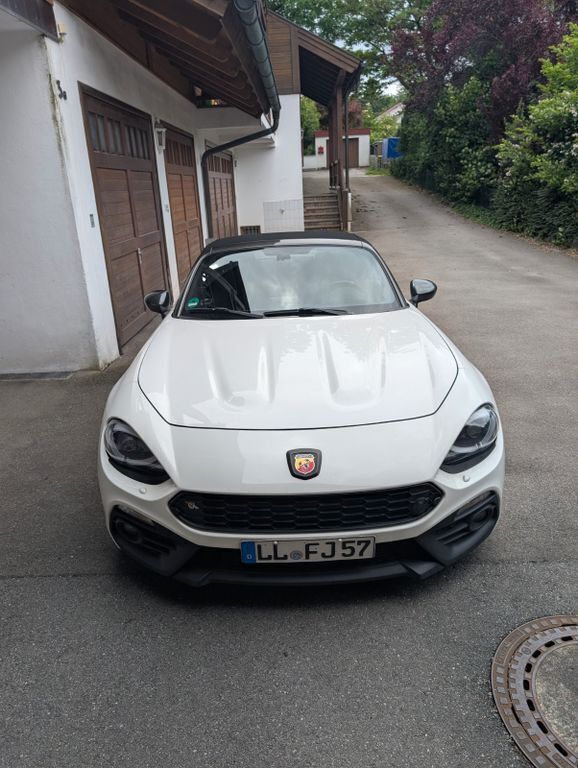 Weiß Gebraucht 2017 Abarth 124 Spider Cabrio | 23.500 € (Guter Preis) - Bild 1/4