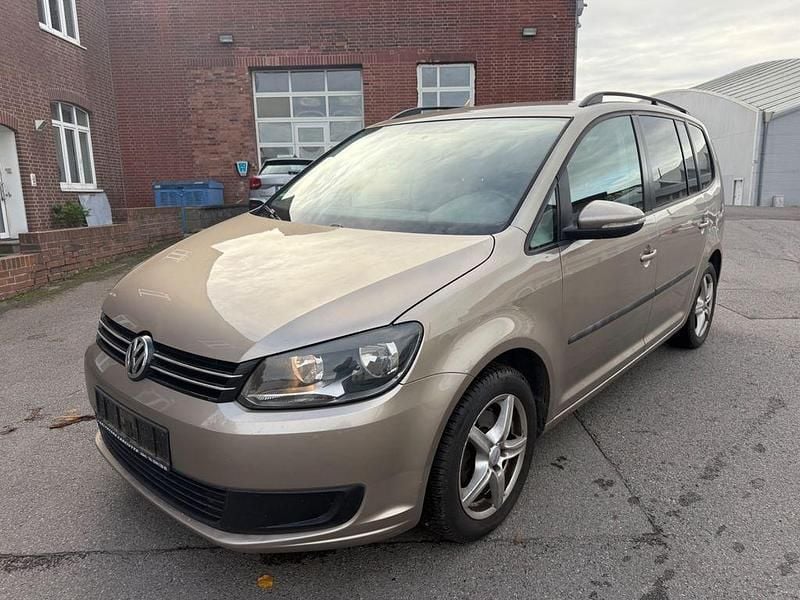 Braun Gebraucht 2011 VW Touran Van / Kleinbus | 3.999 € (Guter Preis) - Bild 1/4