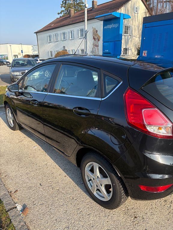 Gebraucht Ford Fiesta Celebration 101 PS (74 kW) 2014 Schwarz Kleinwagen