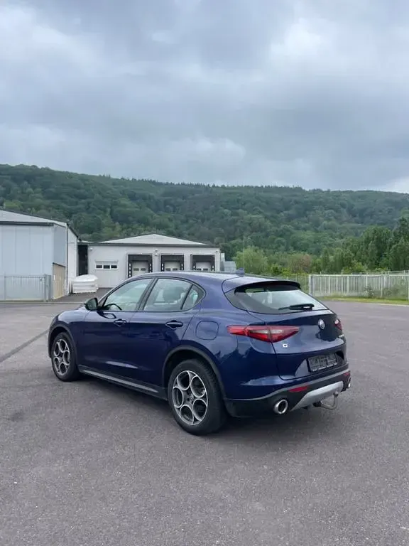 Gebraucht Alfa Romeo Stelvio Super 179 PS (131 kW) 2018 Blau SUV