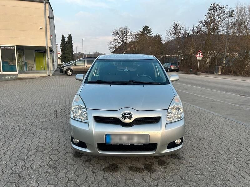Gebraucht Toyota Corolla Verso 129 PS (94 kW) 2008 Silber Van / Kleinbus
