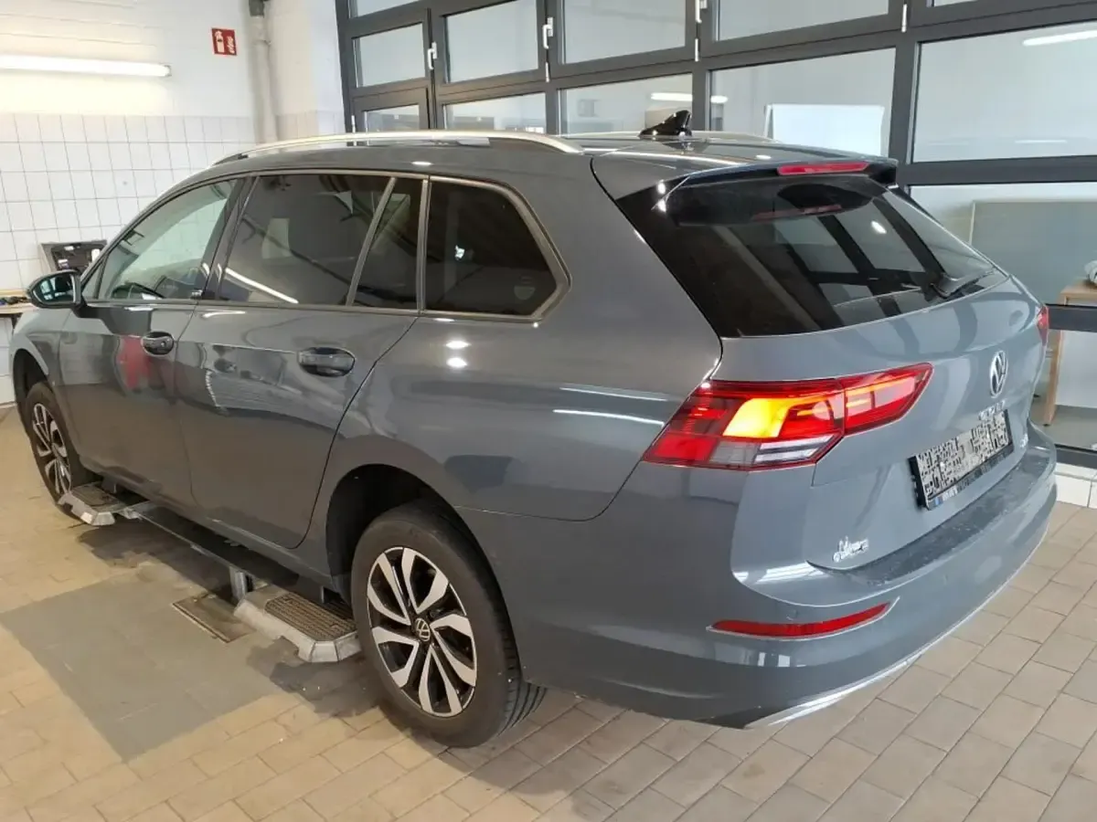 Gebraucht VW Golf VIII Active 150 PS (110 kW) 2023 Grau Kombi