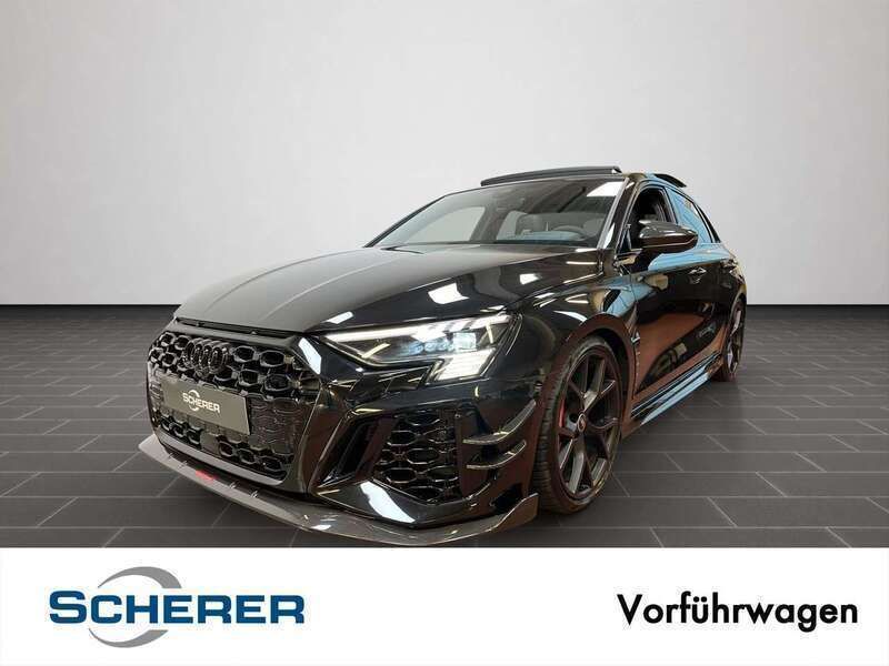 Mythosschwarz metallic Gebraucht 2024 Audi RS3 Kleinwagen | 98.880 € - Bild 1/4
