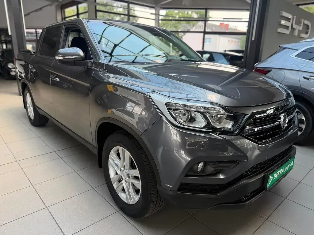 Gebraucht SsangYong Musso 181 PS (133 kW) 2020 Grau Pickup