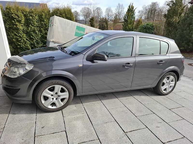 Gebraucht Opel Astra 116 PS (85 kW) 2009 Grau Kleinwagen