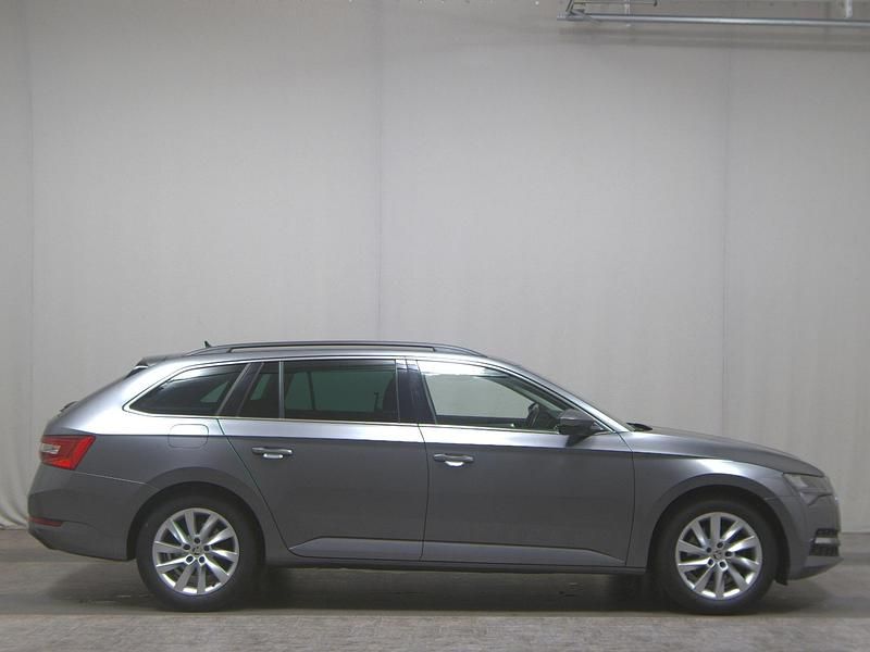 Grau Gebraucht 2022 Skoda Superb Ambition Kombi | 18.990 € (Fairer Preis) - Bild 1/4