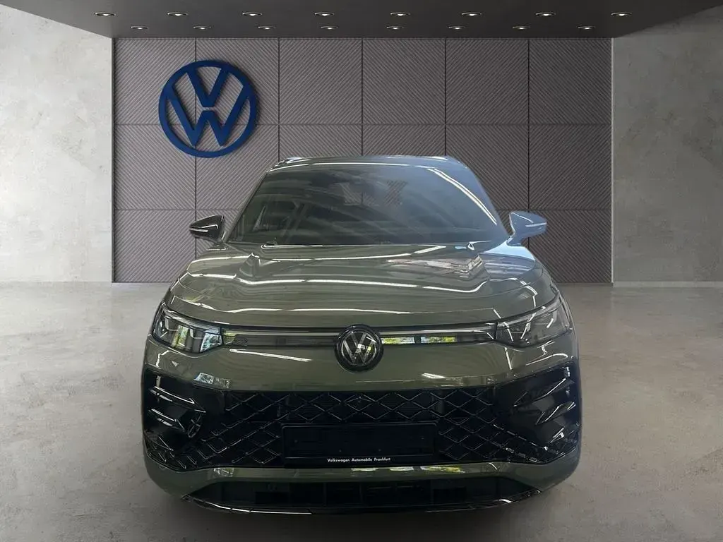Gebraucht VW Tayron R-line 193 PS (141 kW) 2025 Cipressinogrün metallic SUV