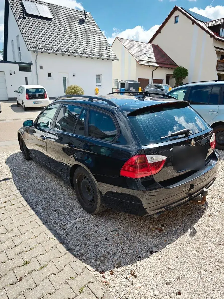 Gebraucht BMW 320 Sport Line 177 PS (130 kW) 2008 Schwarz Kombi