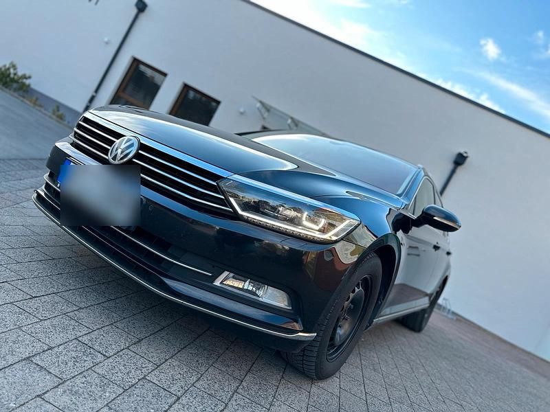 Schwarz Gebraucht 2015 VW Passat Highline Kombi | 10.800 € (Teuer) - Bild 1/4
