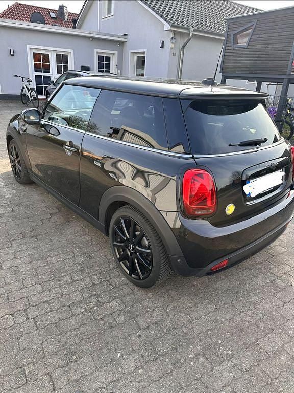 Gebraucht Mini Cooper SE 135 kW (184 PS) 2023 Schwarz Kleinwagen