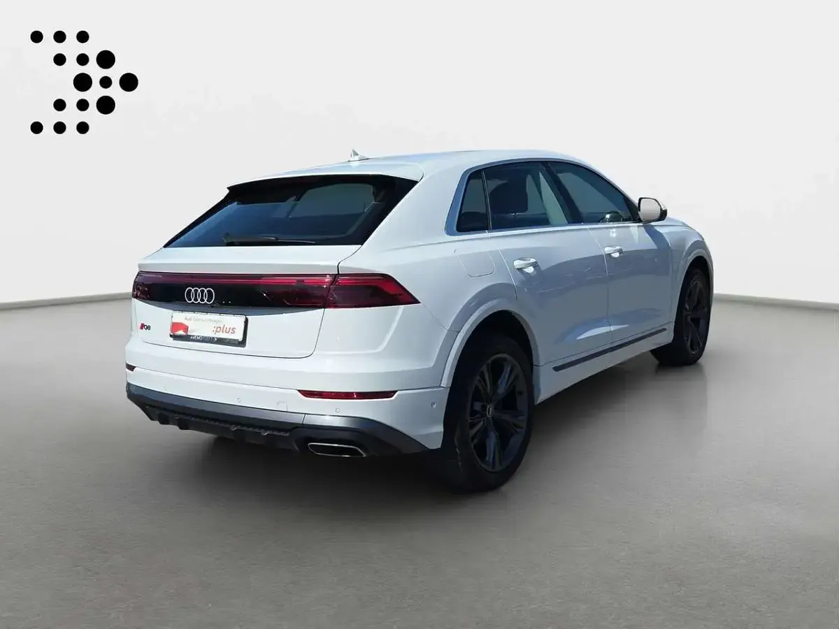 Używany Audi Q8 Ambiente 340 KM (250 kW) 2024 Biały SUV