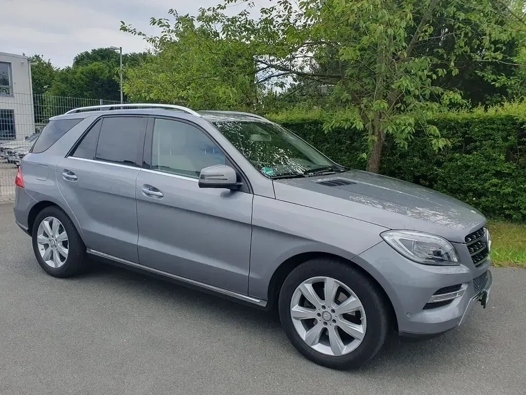 Gebraucht Mercedes ML350 258 PS (189 kW) 2015 Palladiumsilber  metalliclack (metallic) SUV