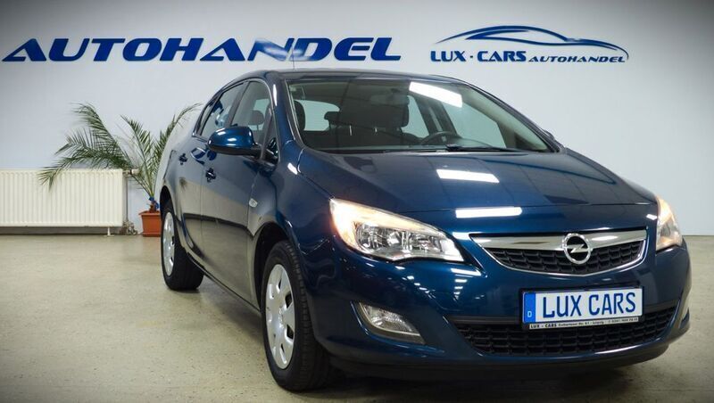 Blau Gebraucht 2013 Opel Astra Design Edition Kombi | 4.999 € (Guter Preis) - Bild 1/4
