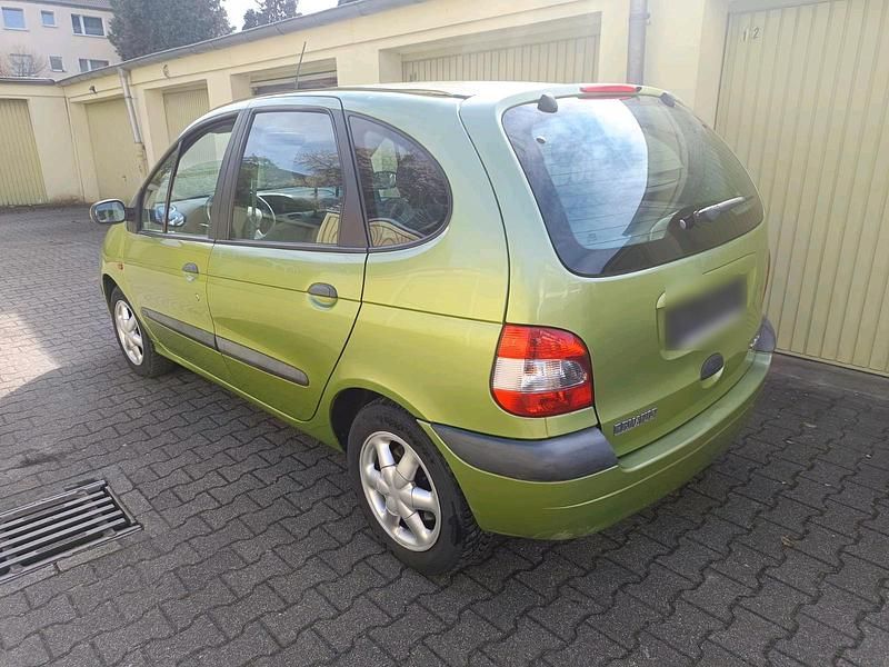 Second-hand Renault Scénic 107 CP (78 kW) 2000 Verde Monovolum