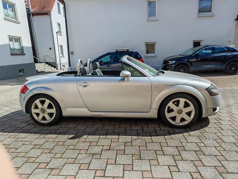 Silber Gebraucht 2001 Audi TT Roadster Cabrio | 3.600 € (Superpreis) - Bild 1/4