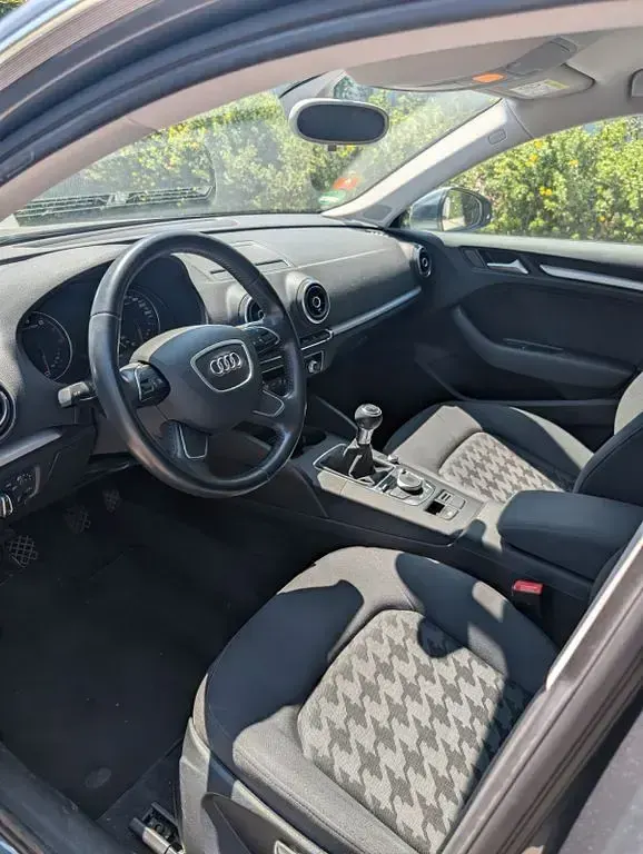 Gebraucht Audi A3 Attraction 150 PS (110 kW) 2014 Grau Limousine
