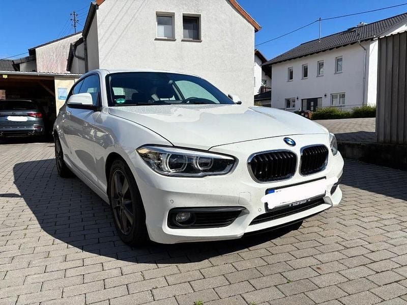 Weiß Gebraucht 2016 BMW 116 Advantage Kleinwagen | 10.200 € (Guter Preis) - Bild 1/4