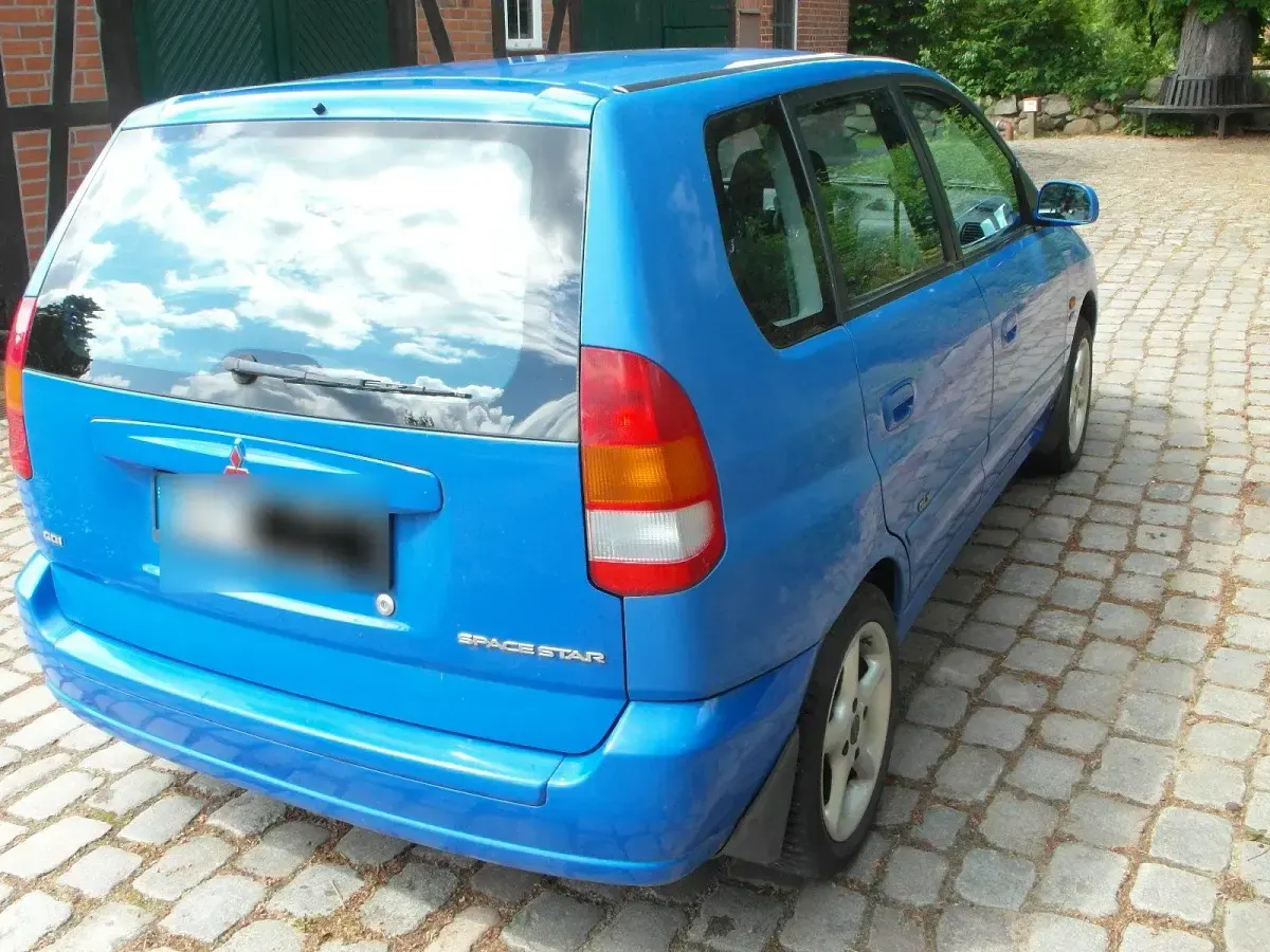 Gebraucht Mitsubishi Space Star 122 PS (89 kW) 1999 Blau Van / Kleinbus