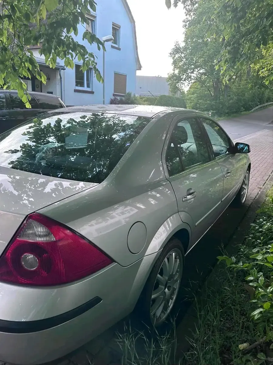 Gebraucht Ford Mondeo 140 PS (102 kW) 2003 Silber Kleinwagen