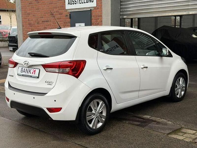 Gebraucht Hyundai ix20 116 PS (85 kW) 2014 Weiß Kleinwagen
