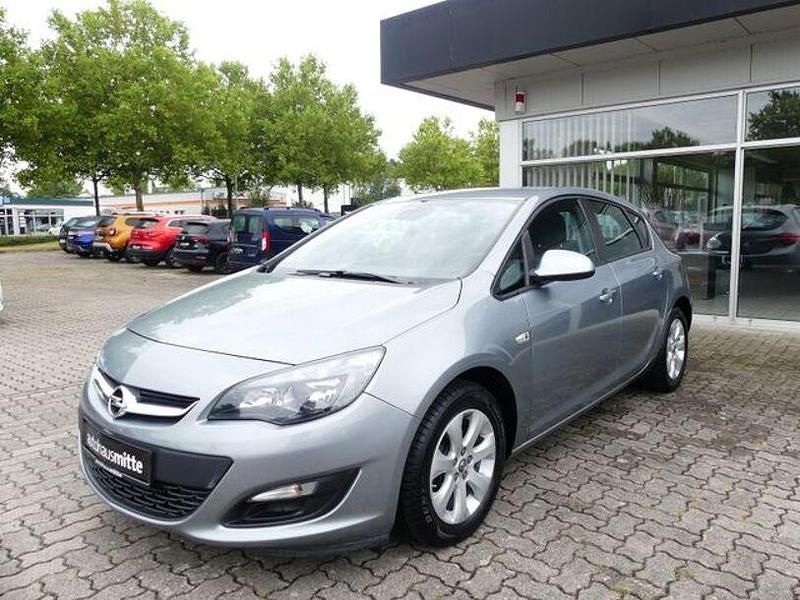 Silber Gebraucht 2015 Opel Astra Edition Limousine | 11.500 € (Etwas zu teuer) - Bild 1/4