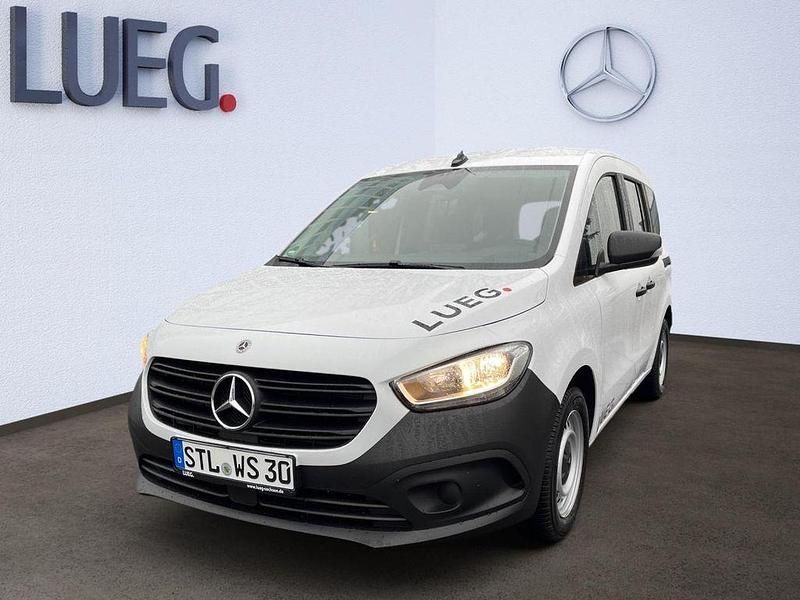 Arktikweiß Gebraucht 2024 Mercedes Citan 110 Kombi | 24.275 € (Etwas zu teuer) - Bild 1/4