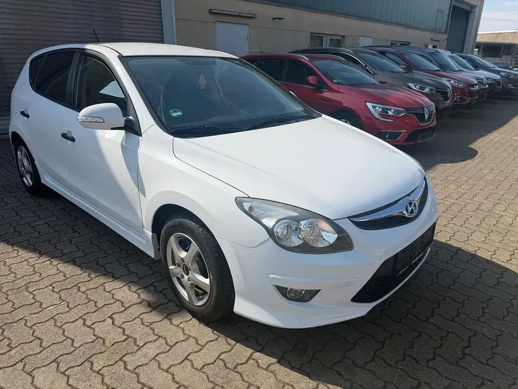 Gebraucht Hyundai i30 Edition 90 PS (66 kW) 2011 Weiß Limousine