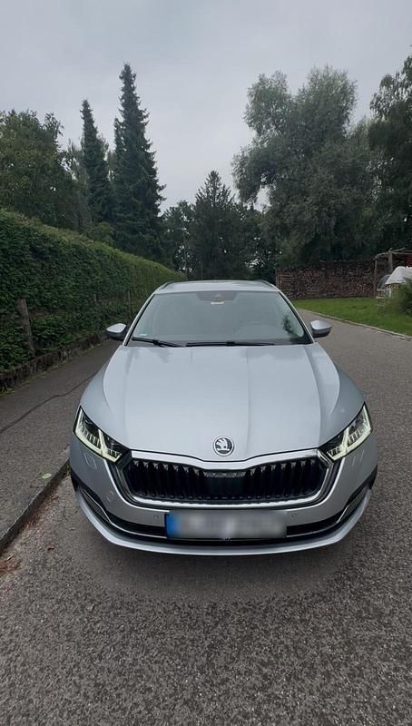 Silber Gebraucht 2021 Skoda Octavia Kombi | 20.000 € (Superpreis) - Bild 1/4