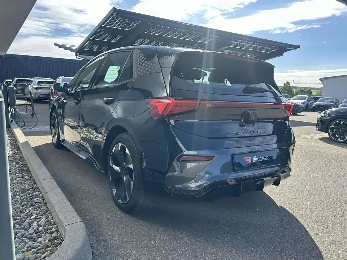 Uusi Cupra Born 150 kW (204 HP) 2026 Musta Viistoperä