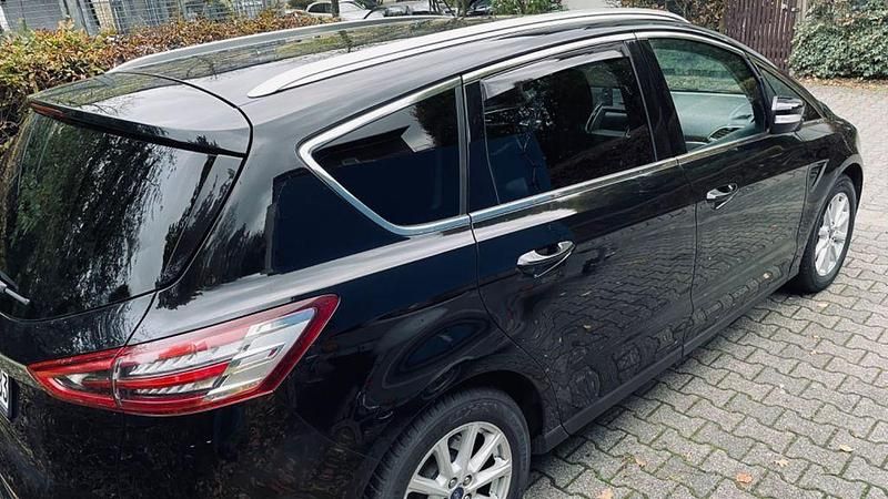 Gebraucht Ford S-MAX Titanium 150 PS (110 kW) 2017 Schwarz Van / Kleinbus