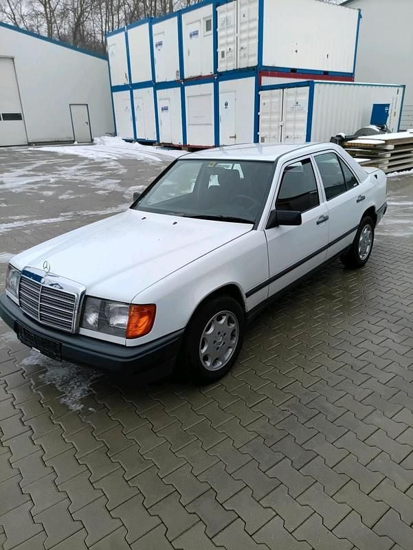 Gebraucht Mercedes 230 132 PS (97 kW) 1987 Weiß Limousine