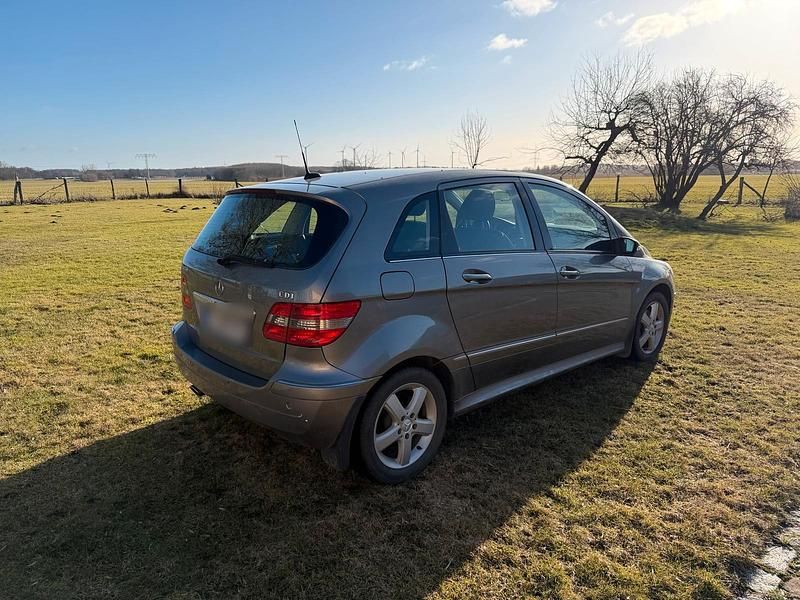 Gebraucht Mercedes B180 109 PS (80 kW) 2005 Grau Van / Kleinbus