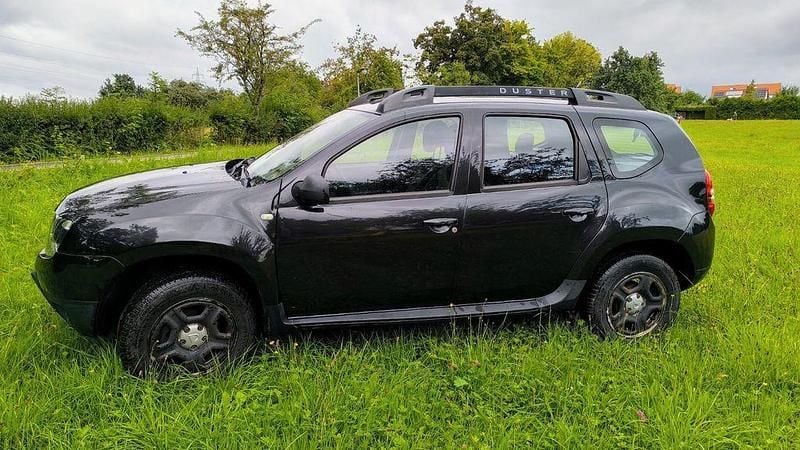 Schwarz Gebraucht 2017 Dacia Duster Lauréate SUV | 9.990 € (Superpreis) - Bild 1/4