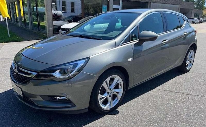 Quarz grau Gebraucht 2018 Opel Astra Innovation Limousine | 8.490 € (Guter Preis) - Bild 1/4