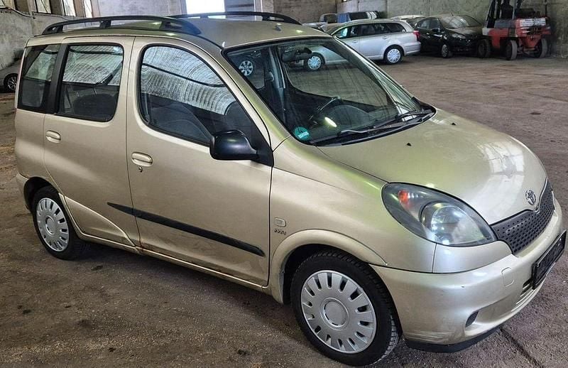Gebraucht Toyota Yaris Verso Luna 86 PS (63 kW) 2001 Gold Van / Kleinbus