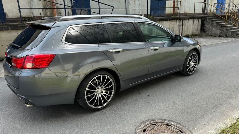 Grau Gebraucht 2009 Honda Accord Executive Kombi | 9.100 € (Teuer) - Bild 1/4