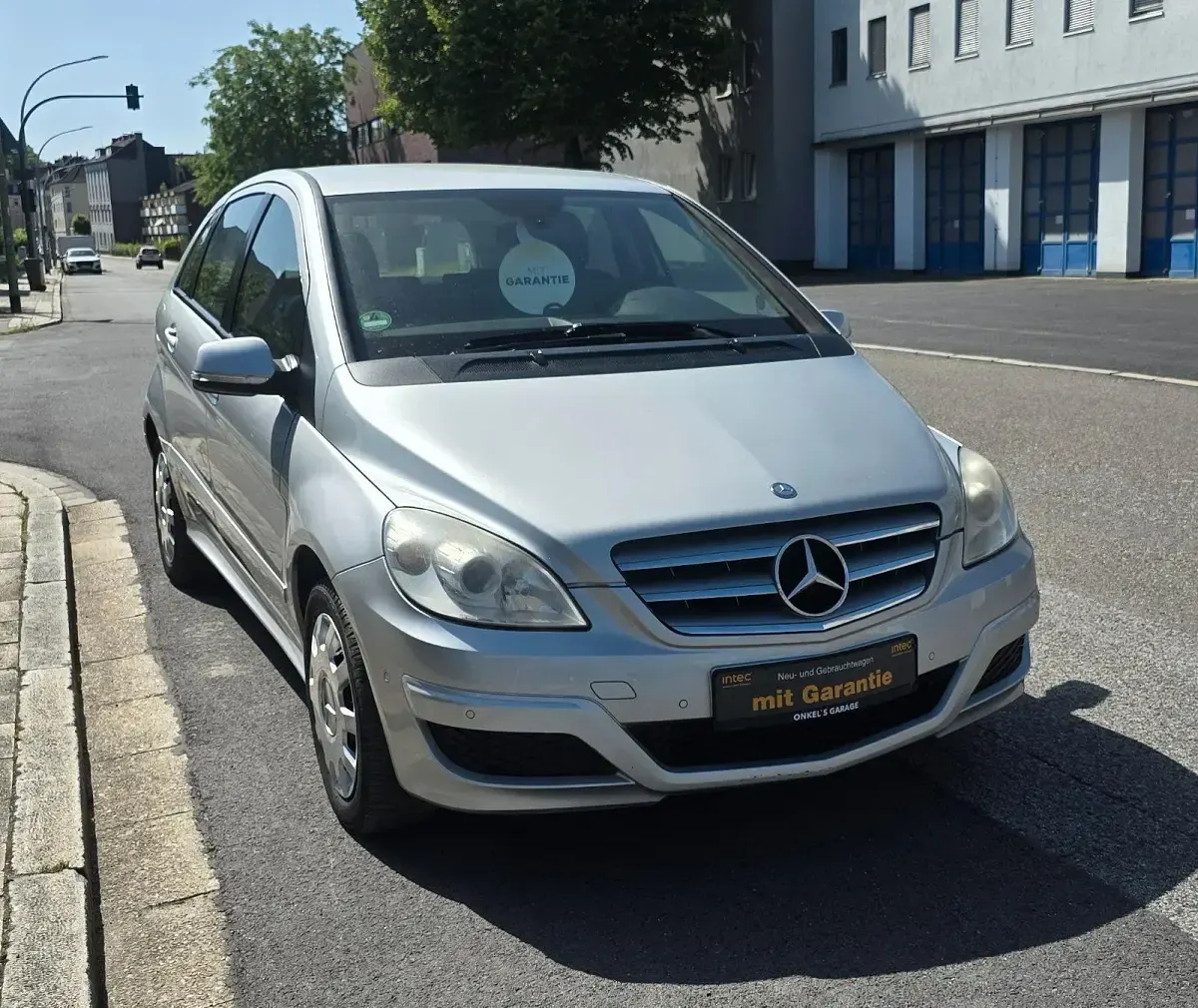 Gebraucht Mercedes B200 136 PS (100 kW) 2009 Grau Van / Kleinbus