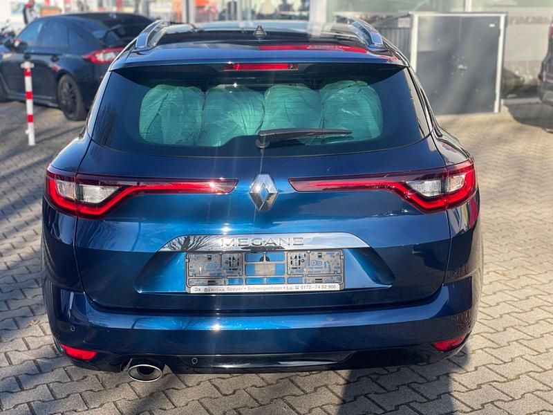 Gebraucht Renault Mégane GrandTour Bose Edition 140 PS (102 kW) 2019 Blau Kombi