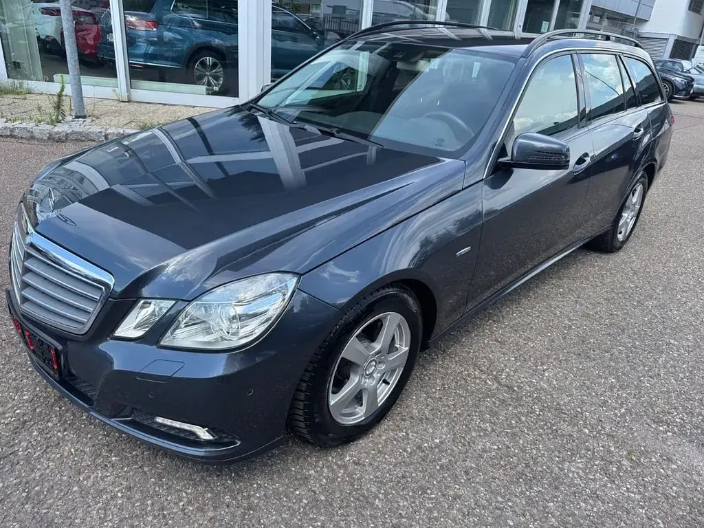 Gebraucht Mercedes E220 170 PS (125 kW) 2010 Grau Limousine