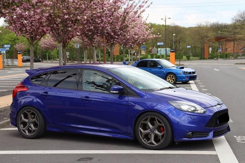 Gebraucht Ford Focus ST 250 PS (183 kW) 2012 Blau Limousine