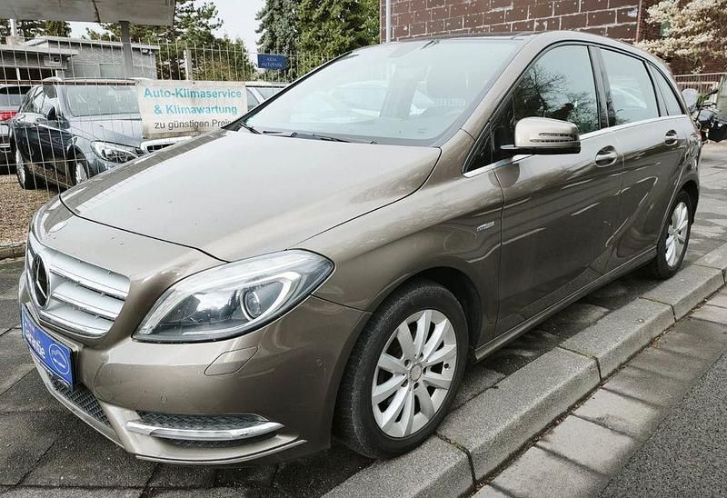Gebraucht Mercedes B180 122 PS (89 kW) 2012 Grau Van / Kleinbus