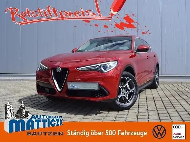 Rosso competizione perleffekt (metallic) Gebraucht 2017 Alfa Romeo Stelvio Super SUV | 21.469 € (Teuer) - Bild 1/4
